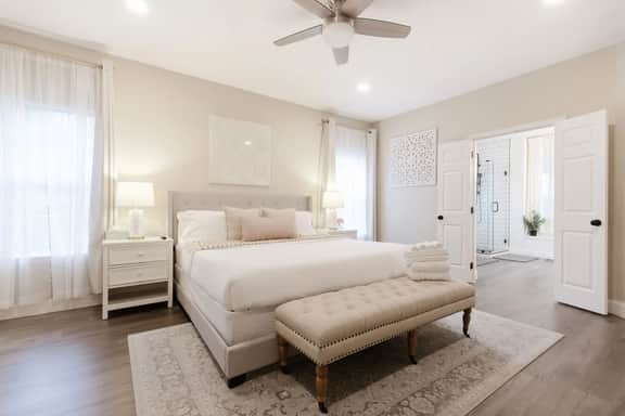7BR Luxury Home 15 Min to Universal Studios - Home Theater, Game Room, Sleeps 16 - Image 3