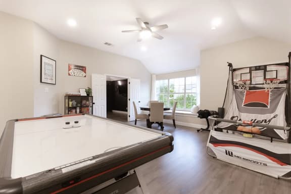 7BR Luxury Home 15 Min to Universal Studios - Home Theater, Game Room, Sleeps 16 - Image 1